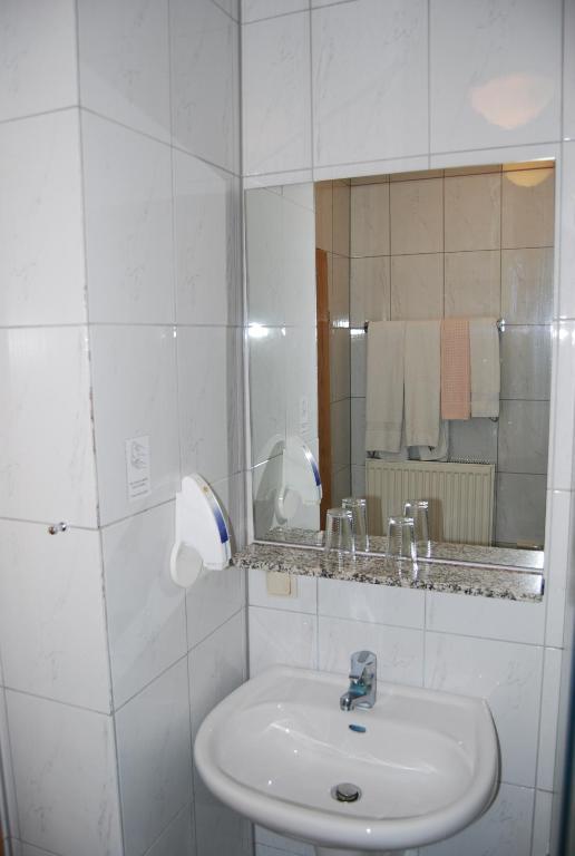 Landhotel St. Gereon Nackenheim Rum bild